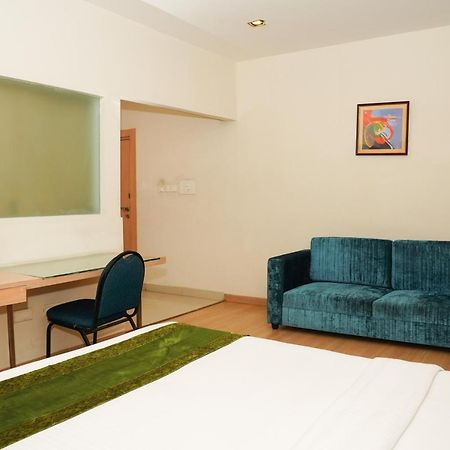 Oyster Suites Hyderabad Exteriör bild