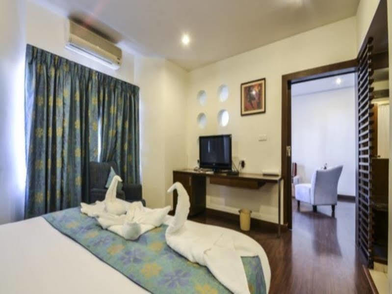 Oyster Suites Hyderabad Exteriör bild