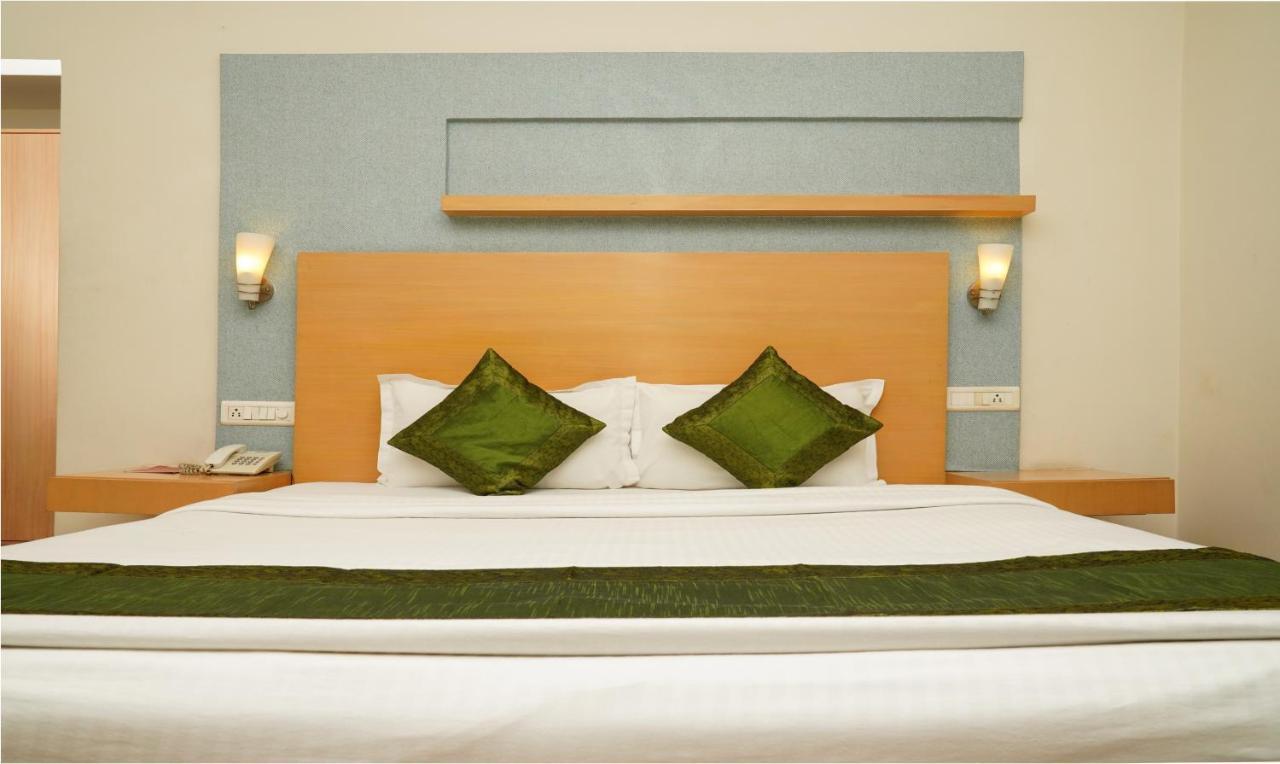 Oyster Suites Hyderabad Exteriör bild