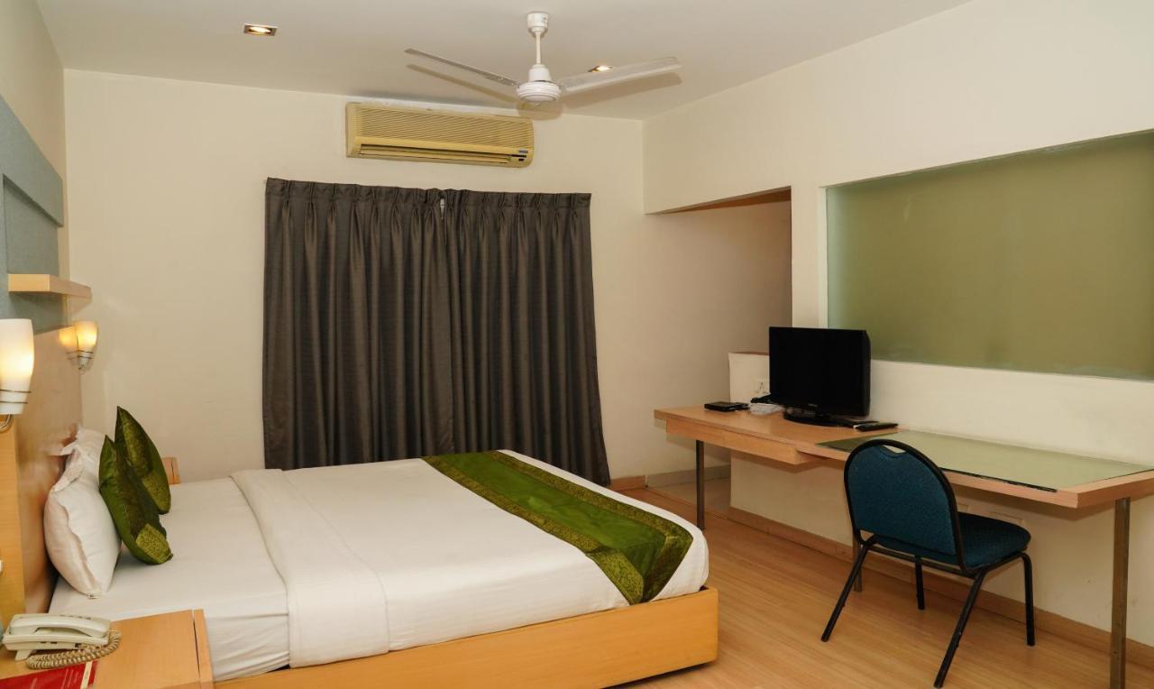 Oyster Suites Hyderabad Exteriör bild