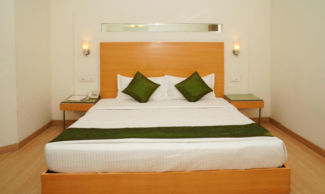 Oyster Suites Hyderabad Exteriör bild