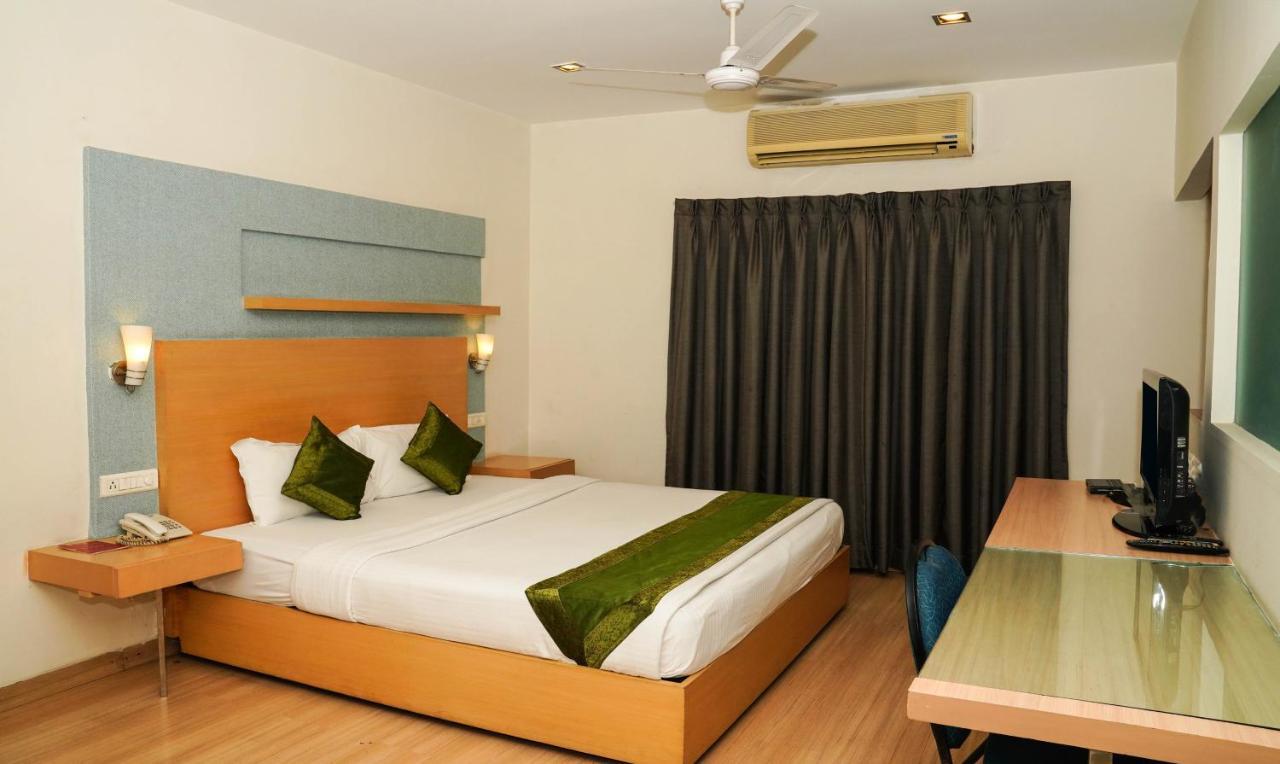 Oyster Suites Hyderabad Exteriör bild