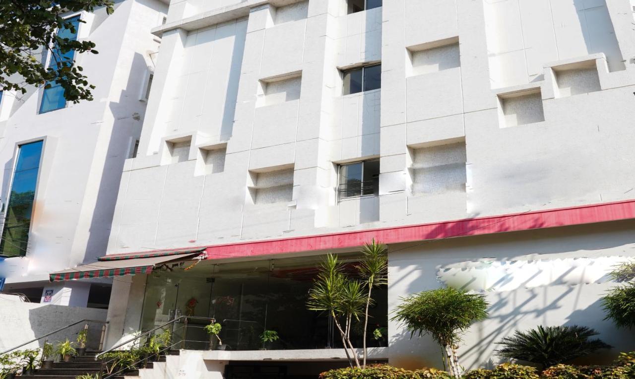 Oyster Suites Hyderabad Exteriör bild
